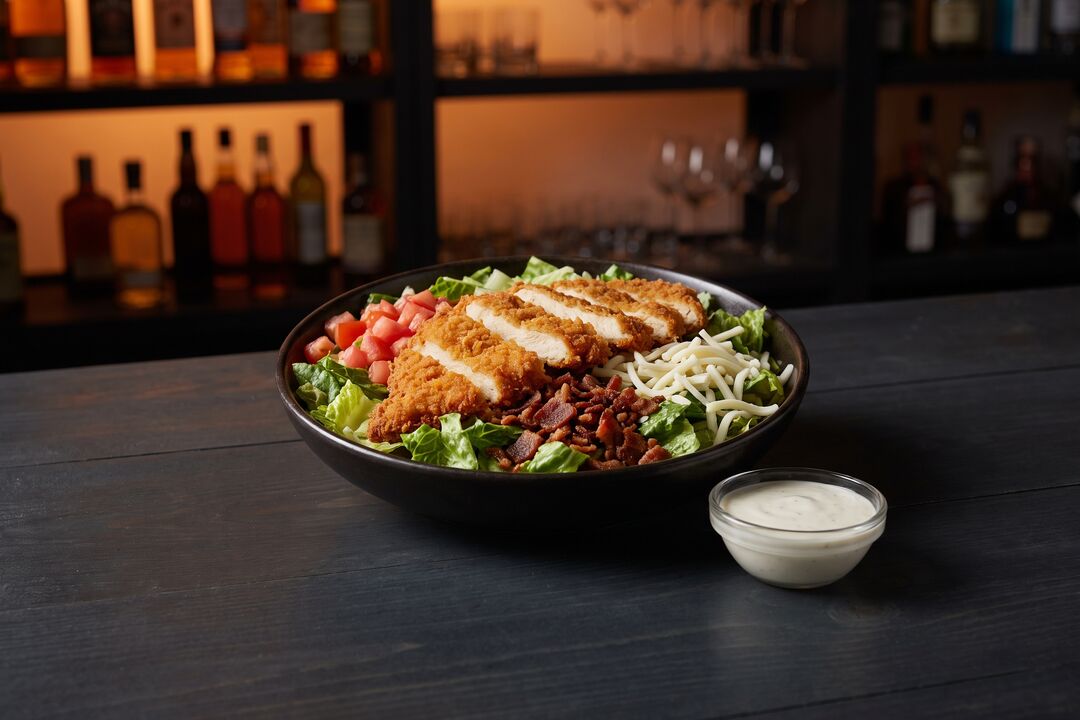 Crispy chicken club salad with ranch
